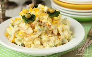 Как готовить салат из копченого кальмара