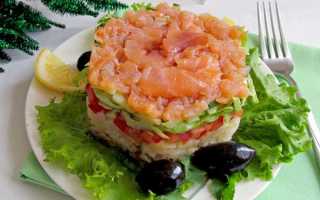 Как приготовить салат с копченым лососем?