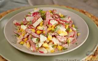 Салаты с копченой колбасой и кукурузой: 10 лучших рецептов