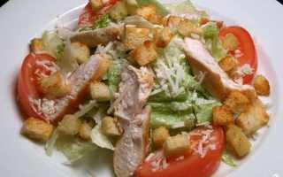 Цезарь с копченой курицей: 6 лучших рецептов