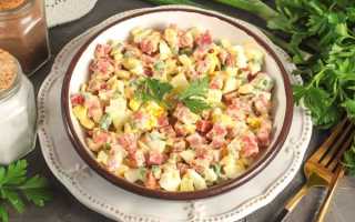 Салат с копченой колбасой и яйцом: 4 лучших рецепта