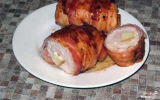 Как приготовить рулетики с копченым сыром