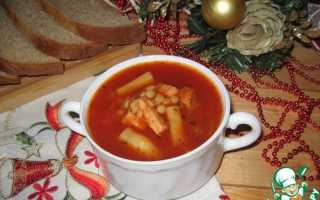 Готовим томатный суп с копченой курицей