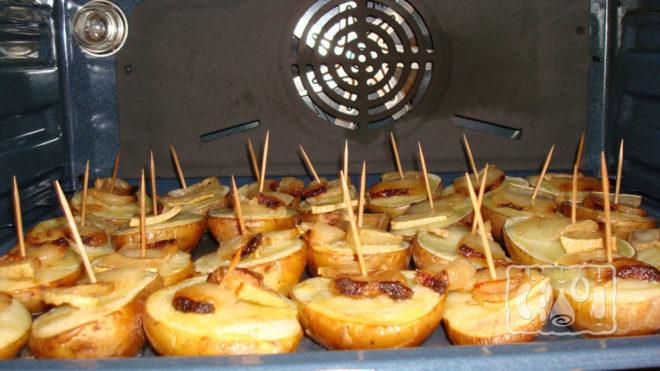 Картошка с салом в духовке Картошка с копченым салом