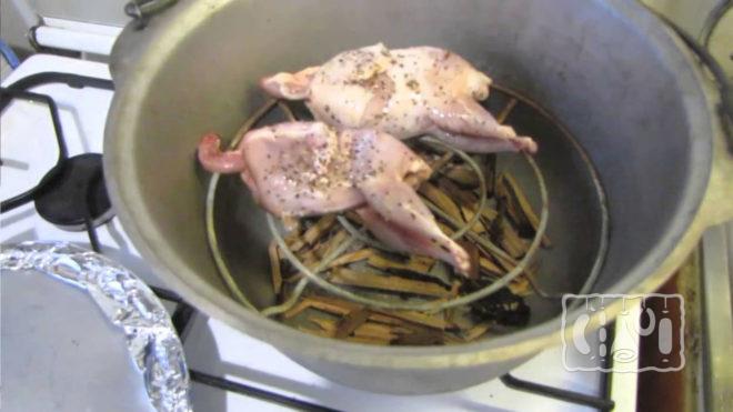 Копчение курицы на кухне Копчение курицы на кухне