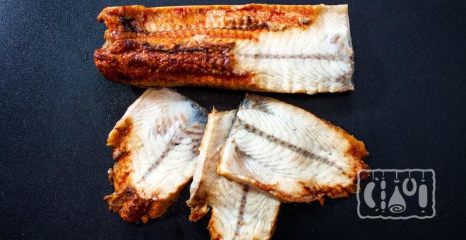 Мясо копченого угря