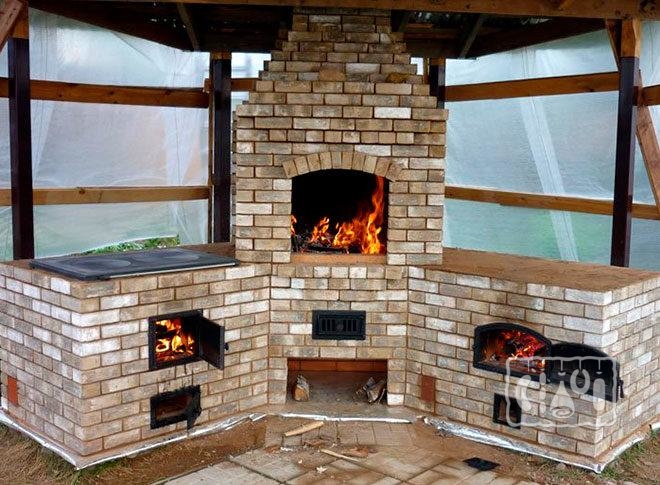 Использование печи для беседки из кирпича с мангалом и коптильней Фото печи для беседки из кирпича с мангалом и коптильней