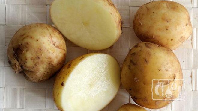 Порезанный картофель с кожицей Порезанный картофель с кожицей