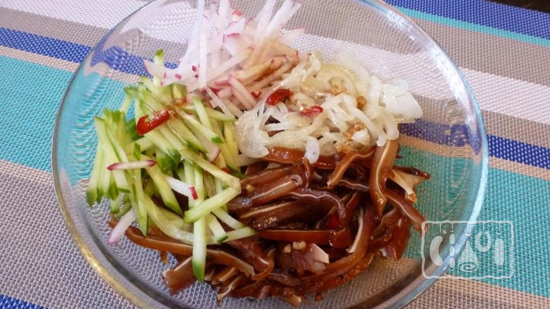 Салат из копченых ушек